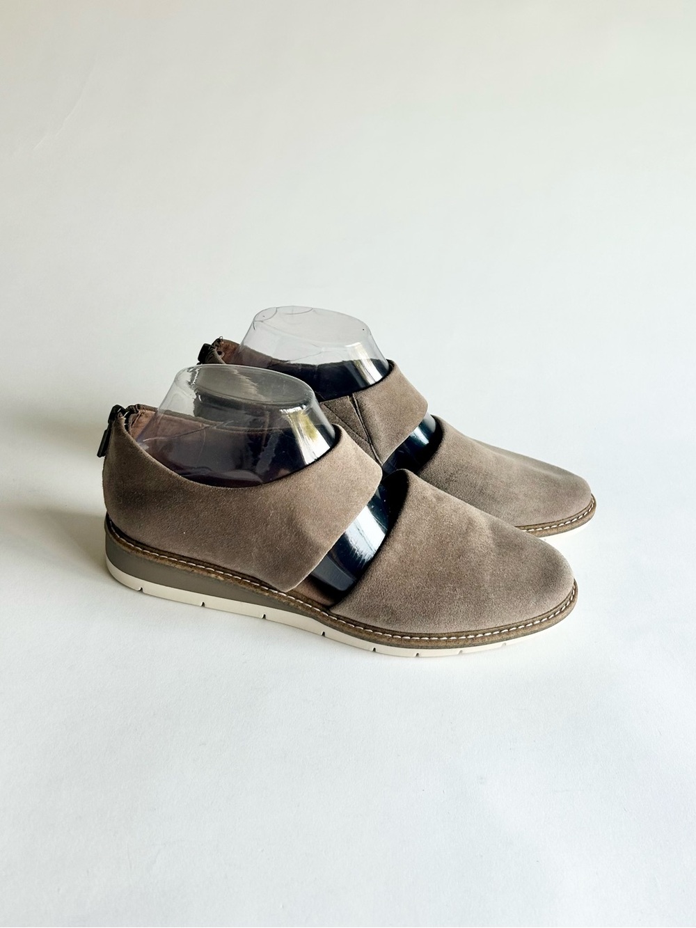 Adam Tucker Athena Khaki Suede Leather Close Toe Sandals size 9